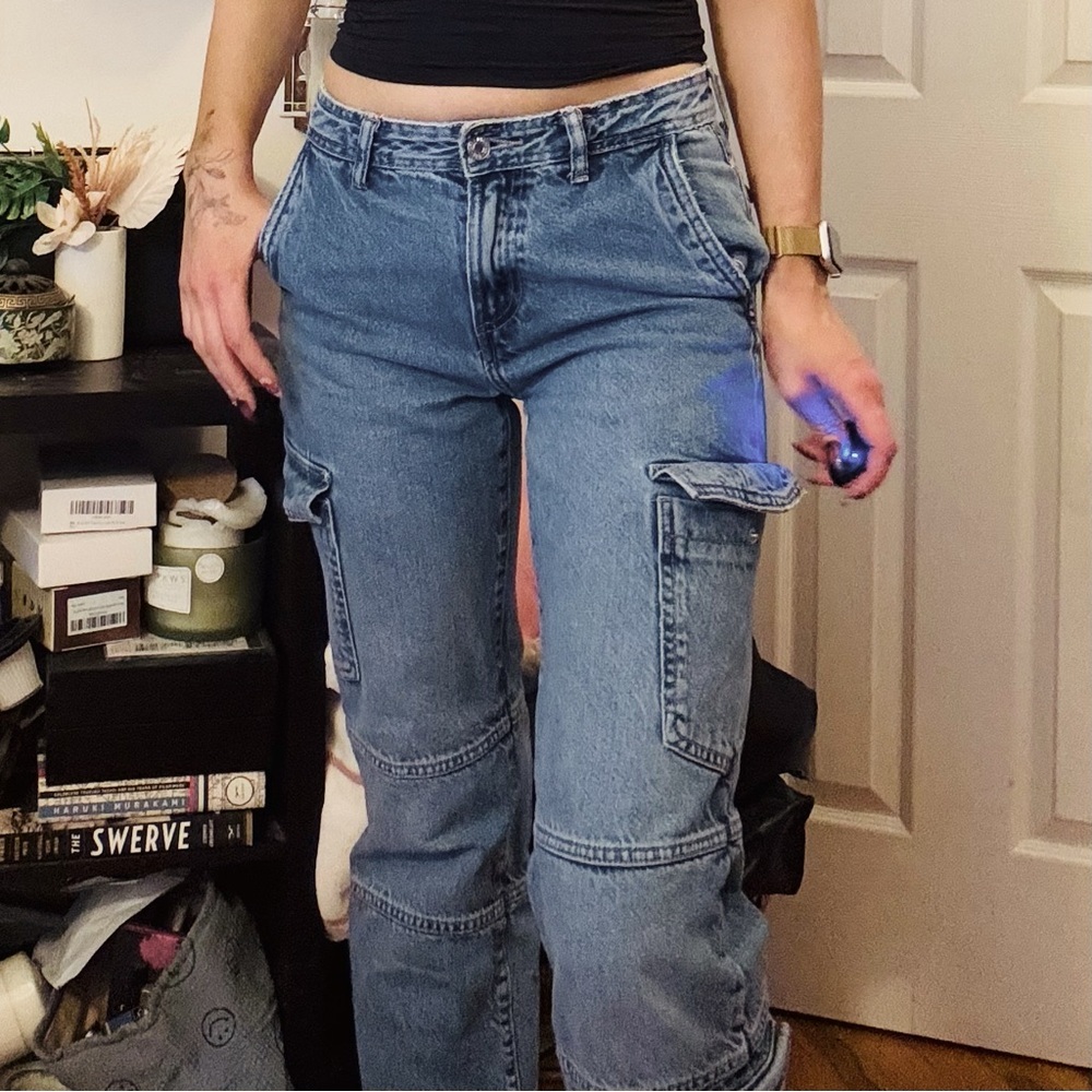 Zara Women’s Straight Leg Cargo Pocket Mid Rise Jeans​